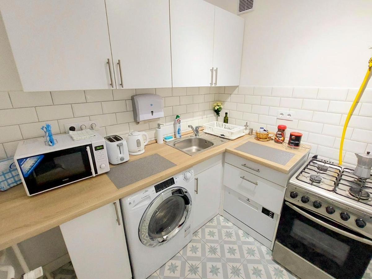 Aweshome City Apartment - 3 Bedrooms And Free Parking Debrecen Exterior photo