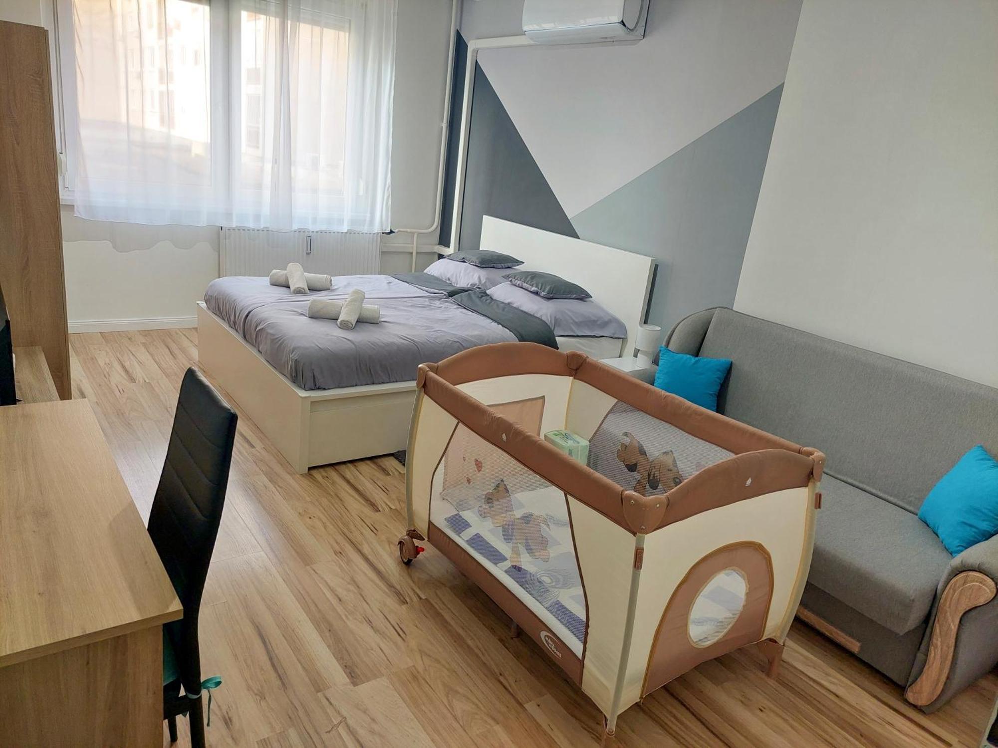 Aweshome City Apartment - 3 Bedrooms And Free Parking Debrecen Exterior photo