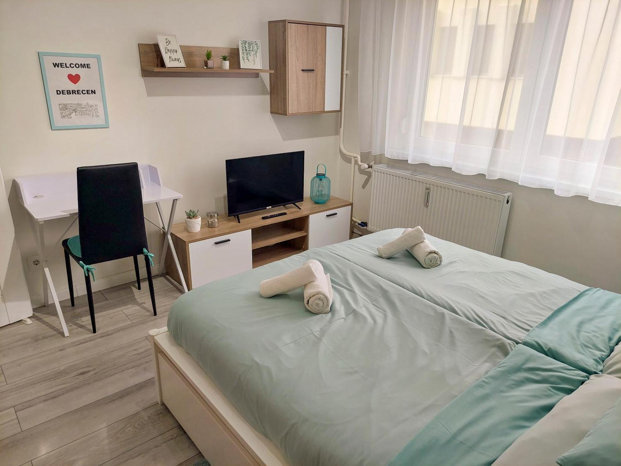 Aweshome City Apartment - 3 Bedrooms And Free Parking Debrecen Exterior photo