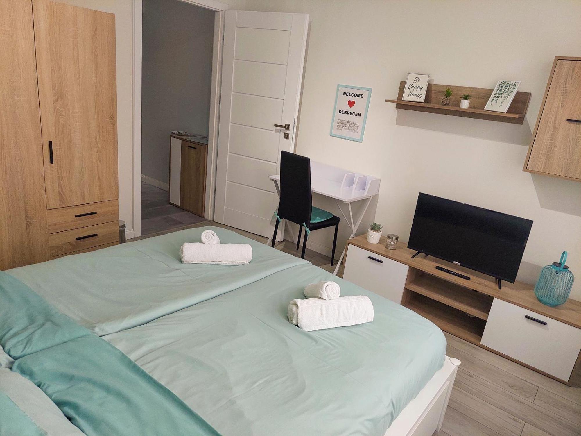 Aweshome City Apartment - 3 Bedrooms And Free Parking Debrecen Exterior photo